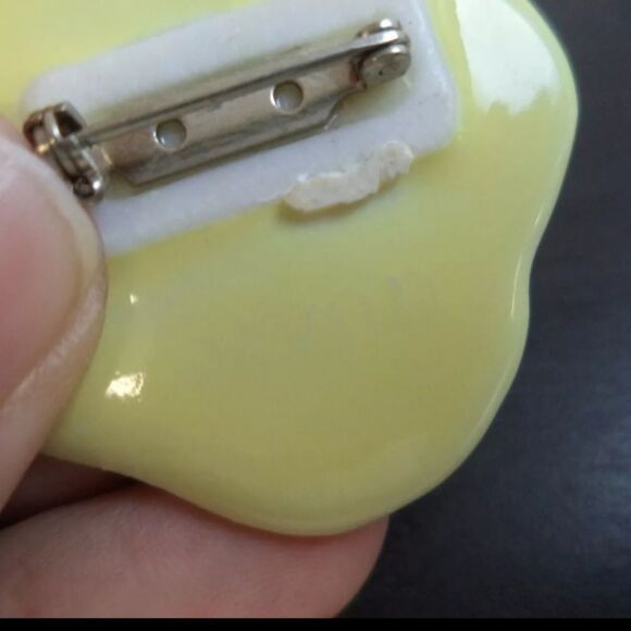 VINTAGE SIGNED AVON FLOWER 1 5/8" BROOCH - Picture 3 of 3